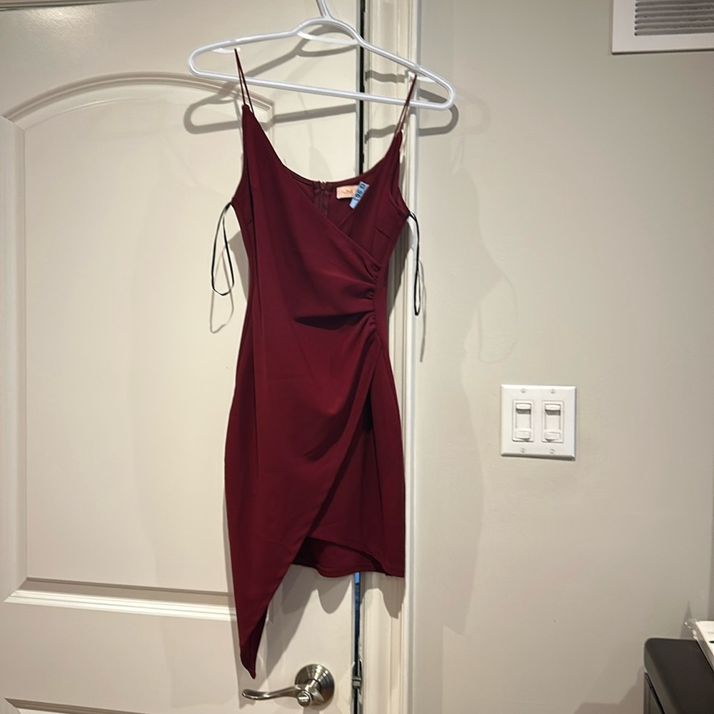 Burgundy short dress - worn once ! Good condition
